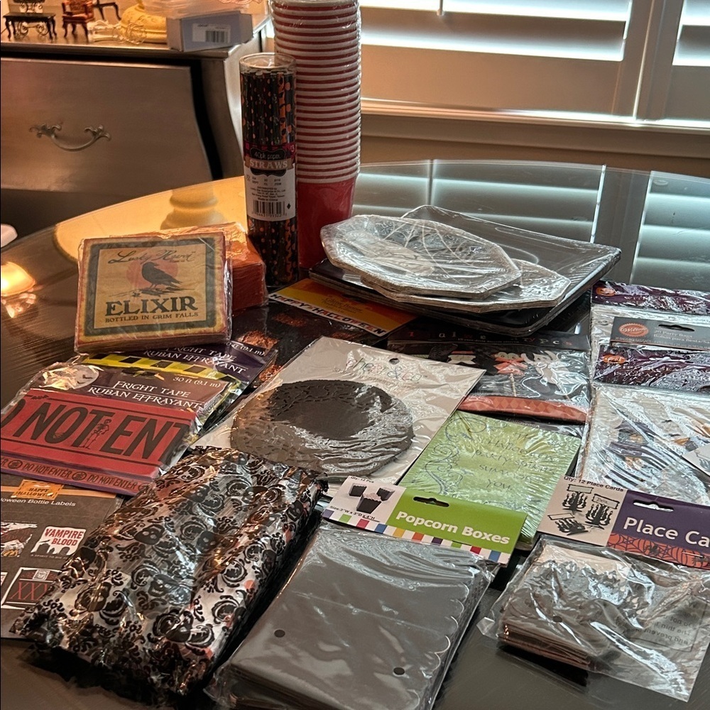 Halloween Assorted Home Party Supplies Set 343 pieces. NWT